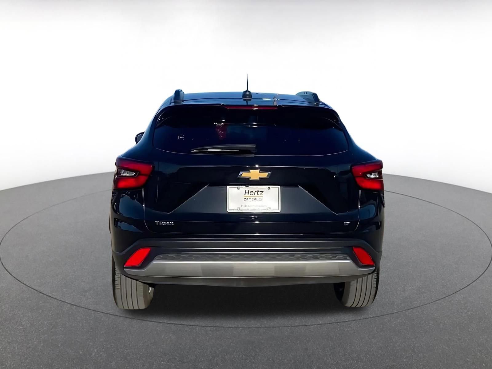 Used 2025 Chevrolet Trax LT FWD image 12