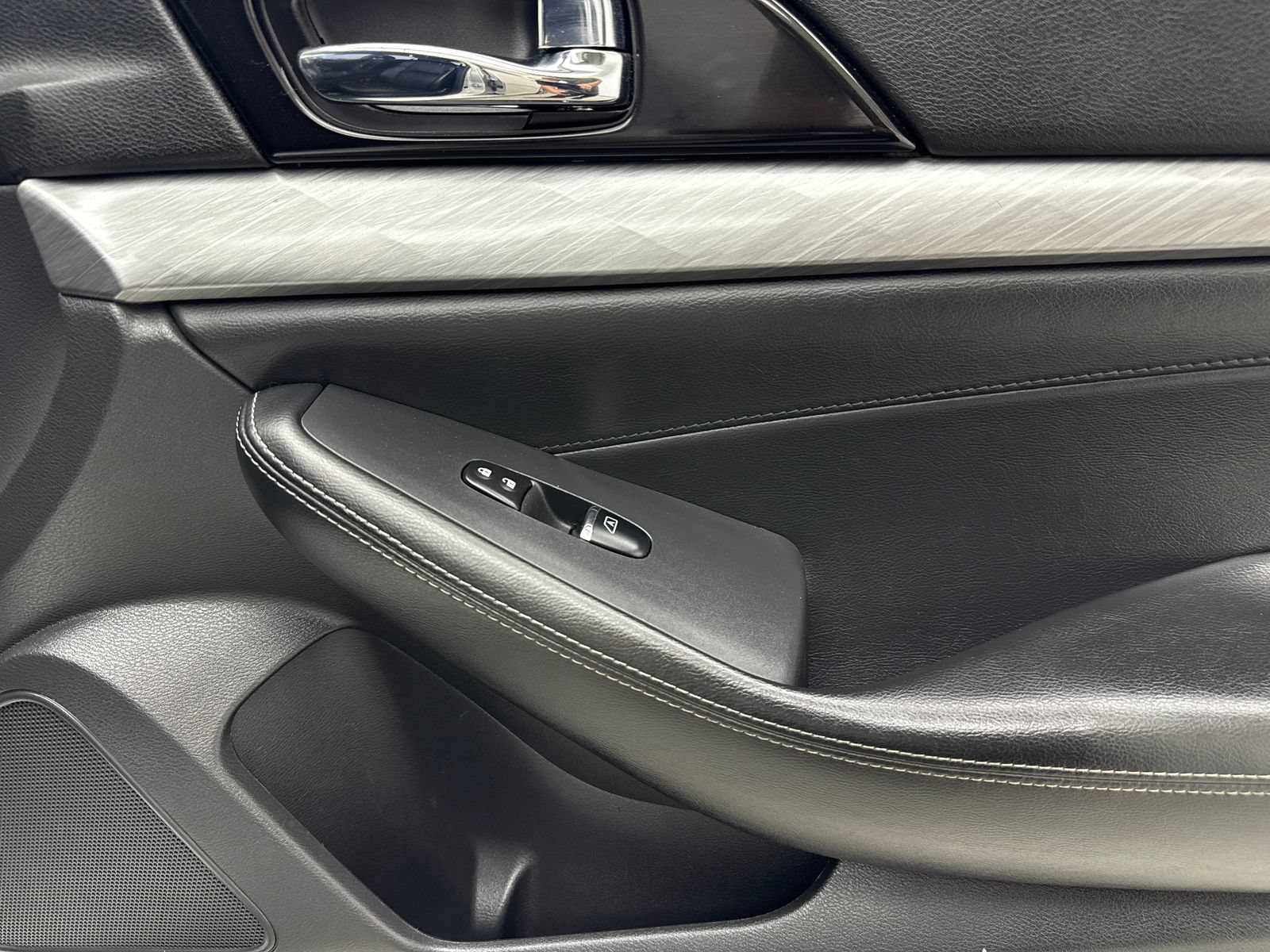 Used 2016 Nissan Maxima 3.5 SV w/ Interior Lighting Package FWD image 44
