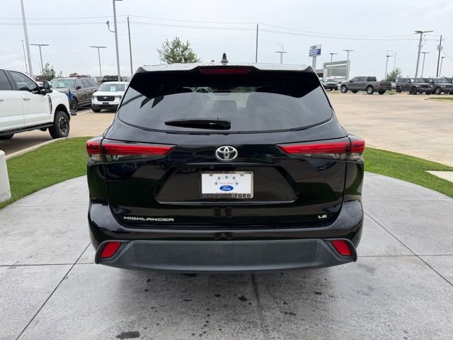 Used 2023 Toyota Highlander LE image 5