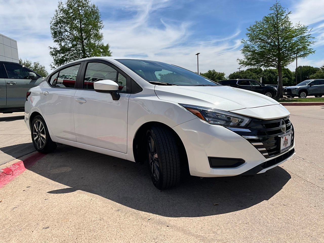 Used 2025 Nissan Versa SV image 4