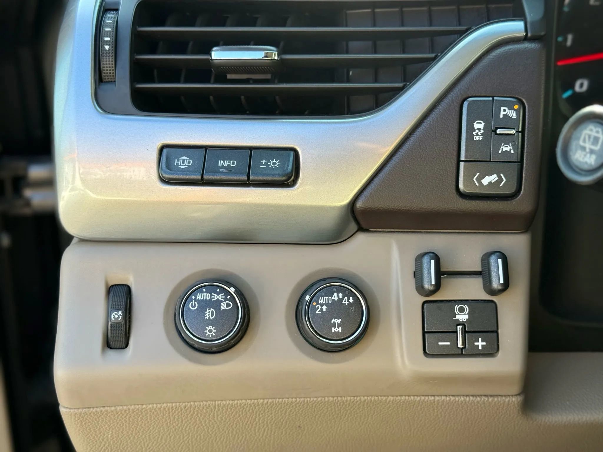 Used 2017 Chevrolet Suburban Premier image 18