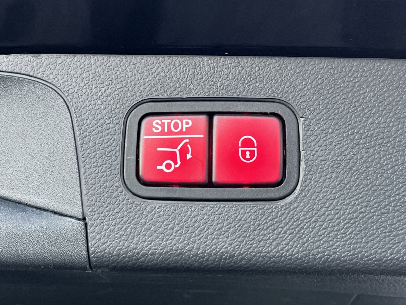 Certified 2022 Mercedes-Benz GLC 300 4MATIC w/ Premium Package Lite image 25