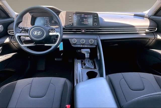 Used 2024 Hyundai Elantra SE FWD image 7