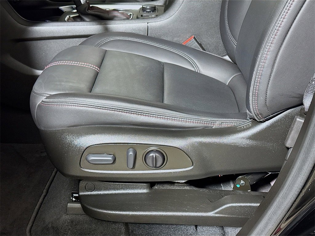 Used 2022 Chevrolet Traverse RS image 17