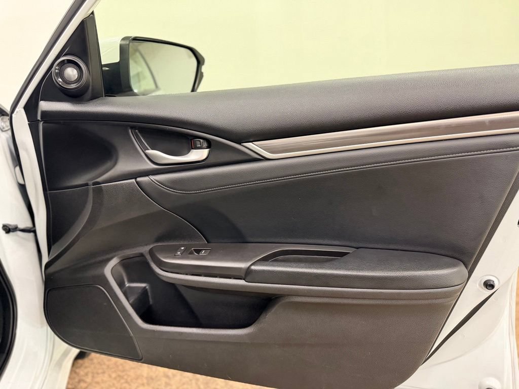 Used 2019 Honda Civic Touring image 18