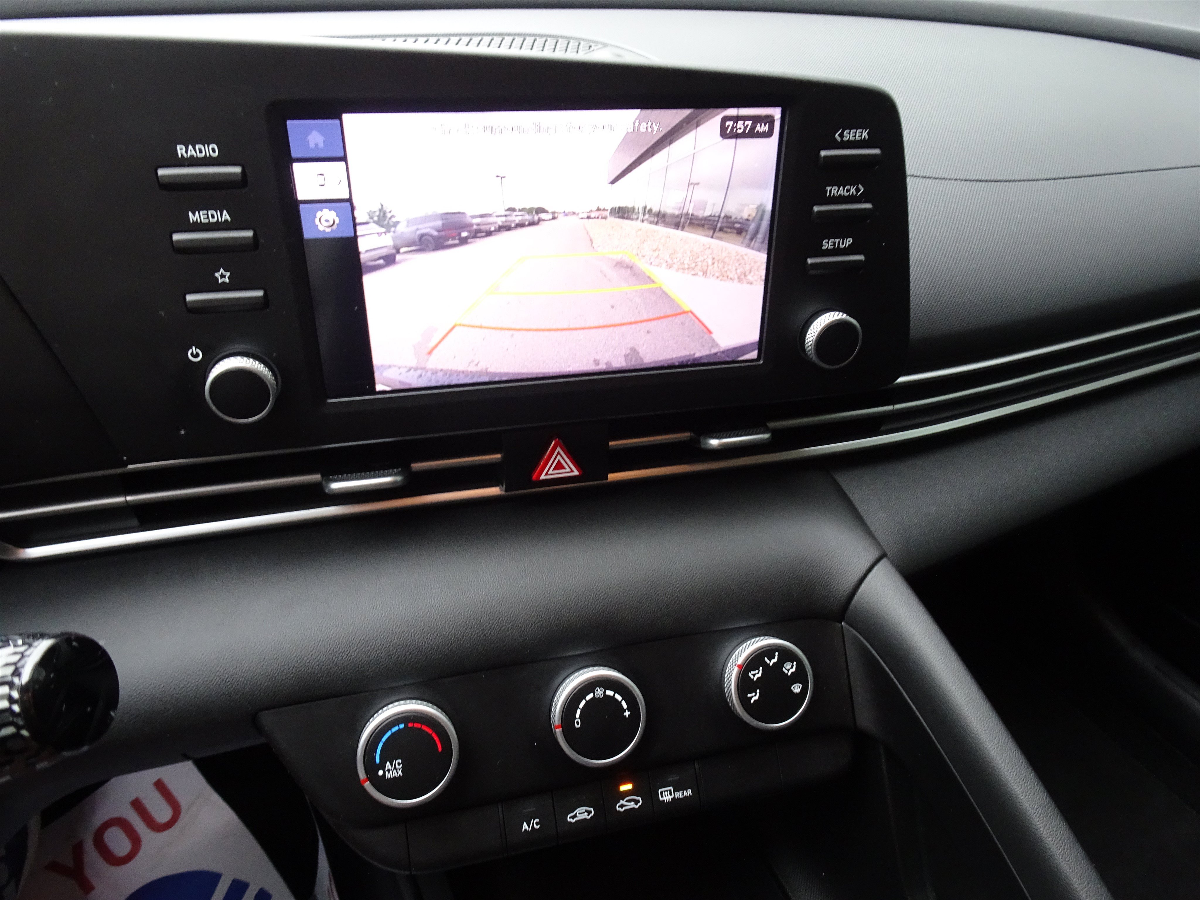 Used 2024 Hyundai Elantra SE FWD image 17