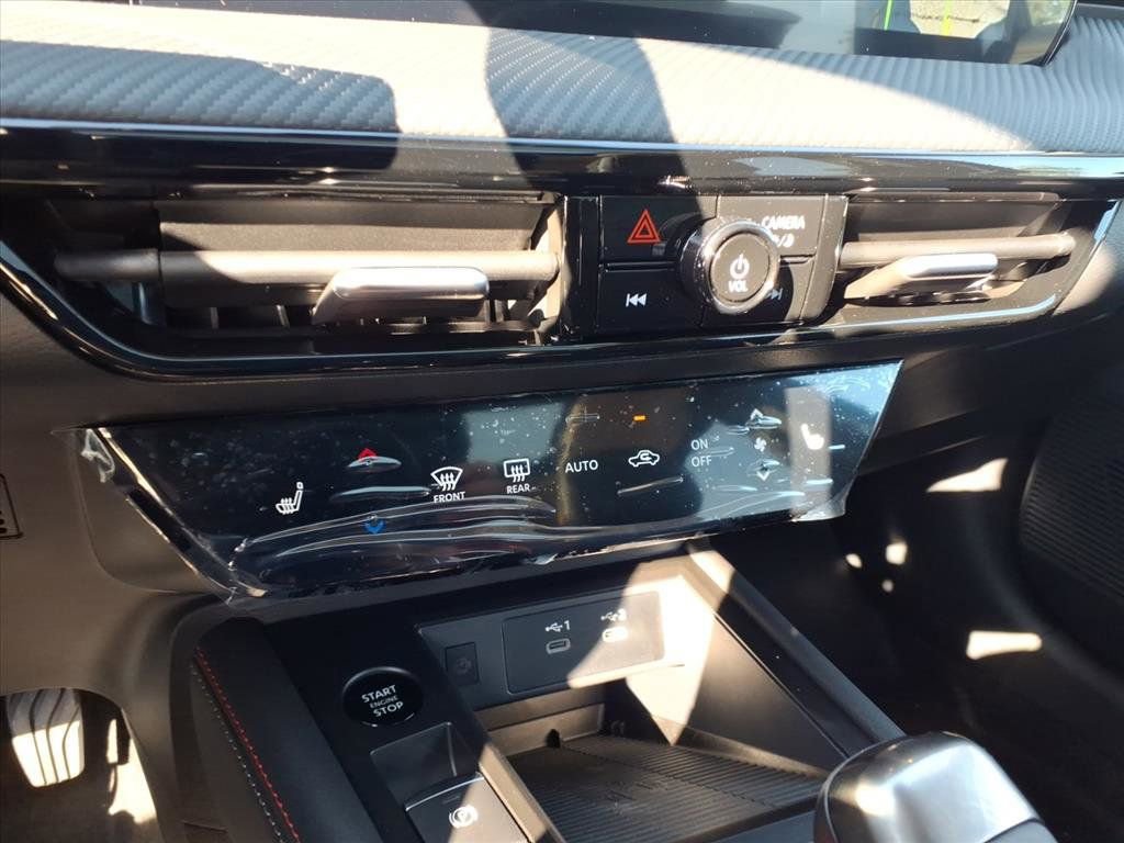 New 2026 Nissan Kicks SR w/ SR Premium Package image 10