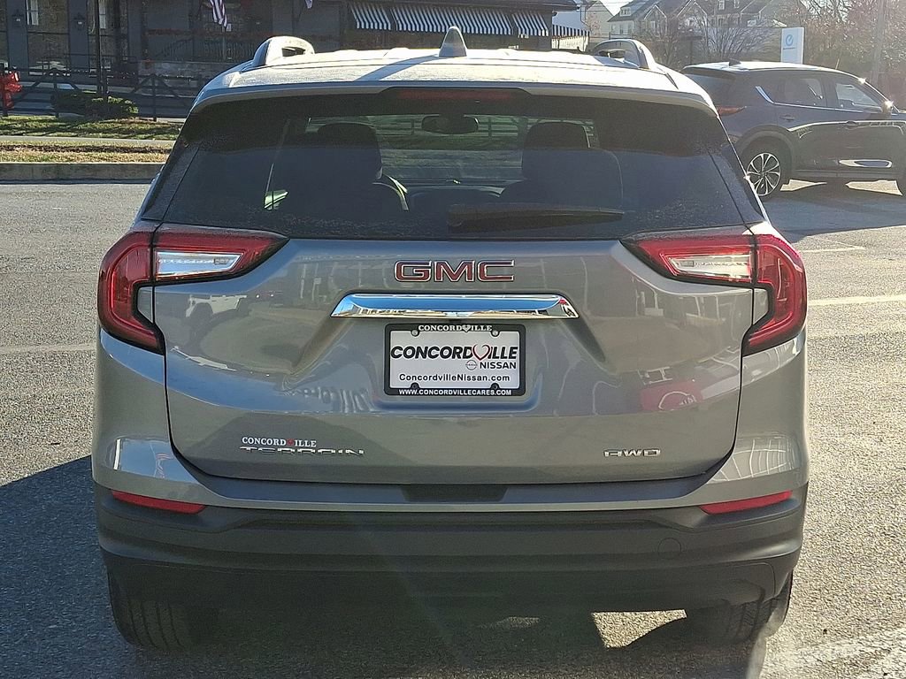 Used 2023 GMC Terrain SLE w/ Driver Convenience Package image 5