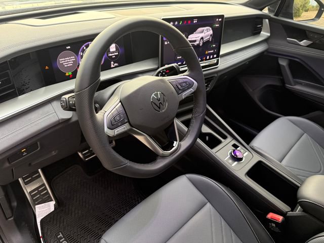 New 2026 Volkswagen Tiguan SE R-Line FWD image 8