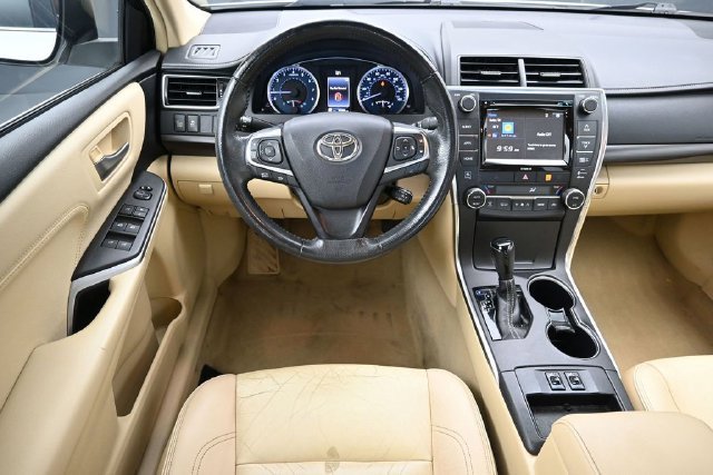 Used 2017 Toyota Camry XLE w/ Moonroof Package FWD image 9