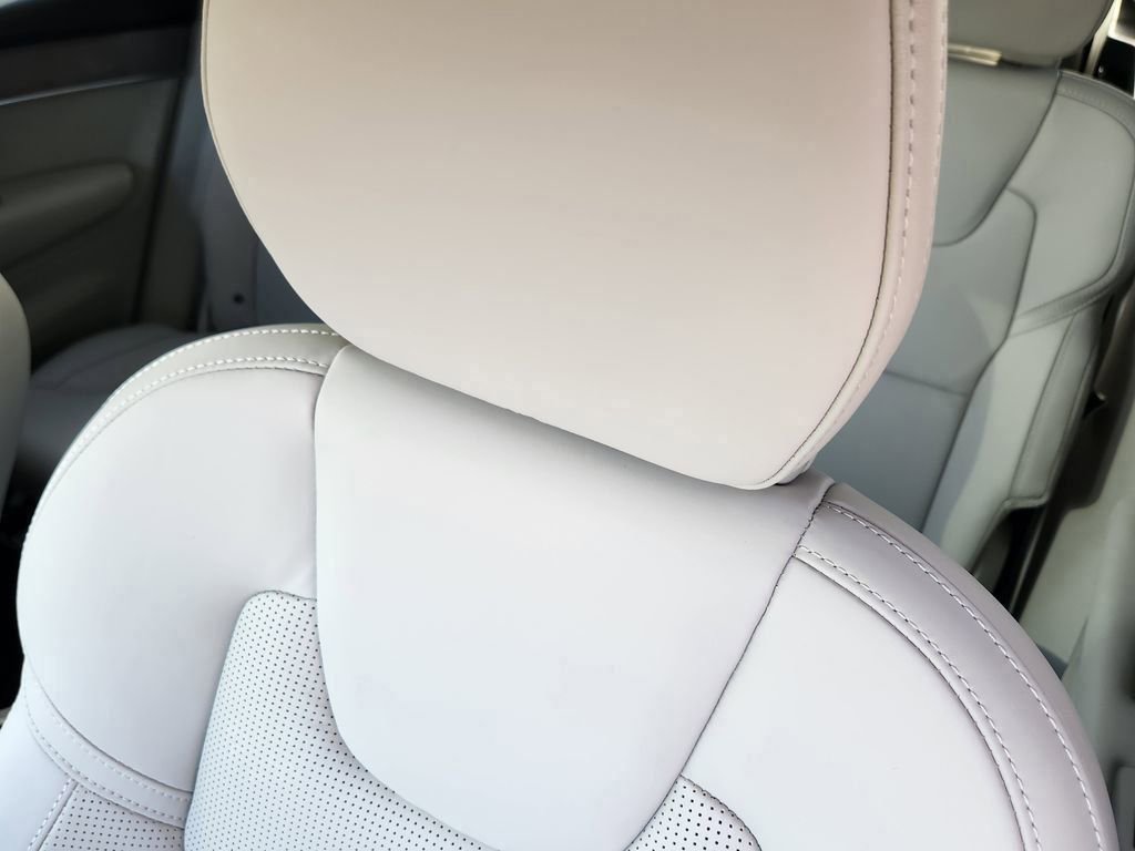 New 2026 Volvo XC90 T8 Ultra w/ Protection Package Premier image 6