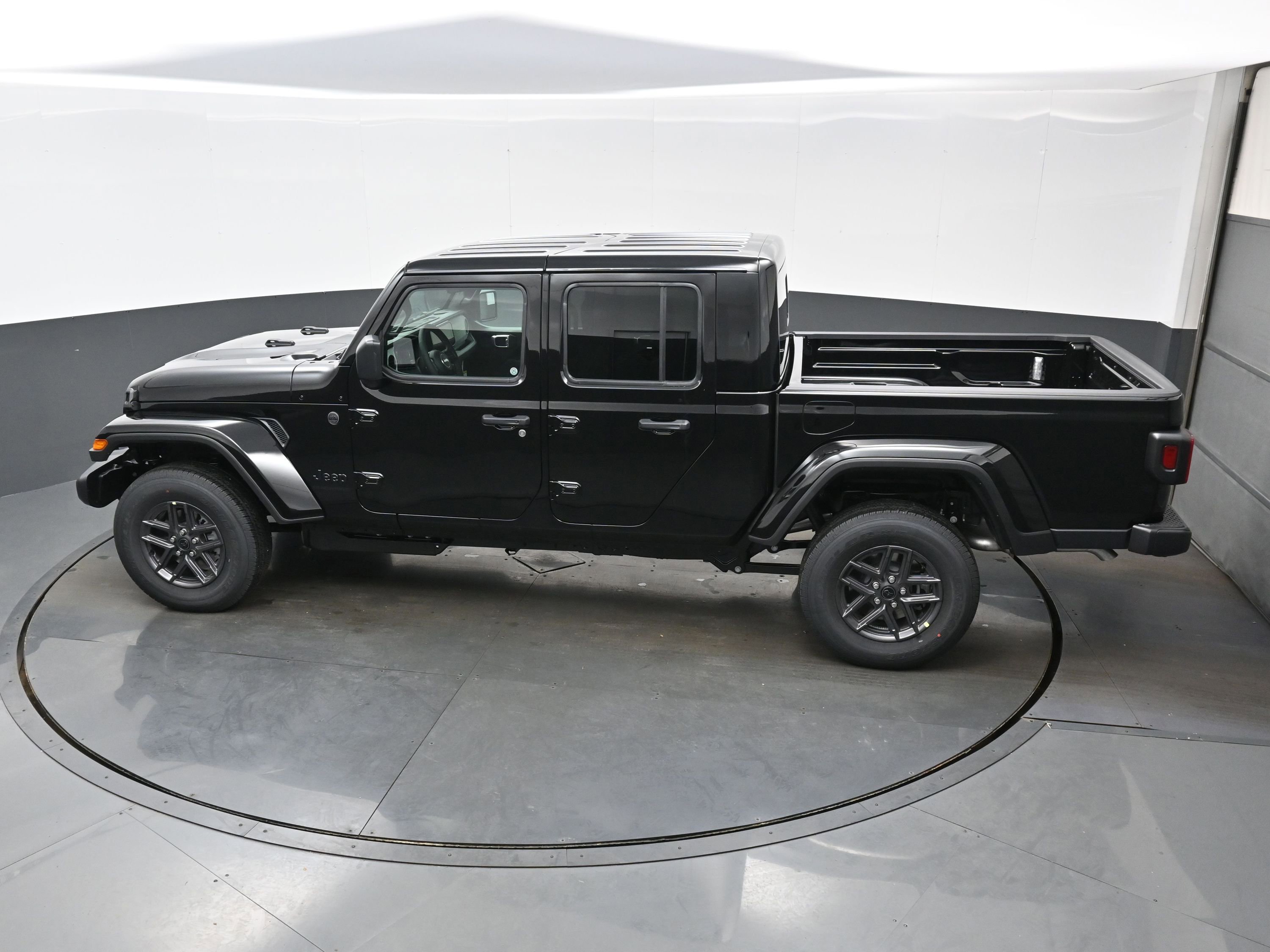 New 2026 Jeep Gladiator Sport image 19