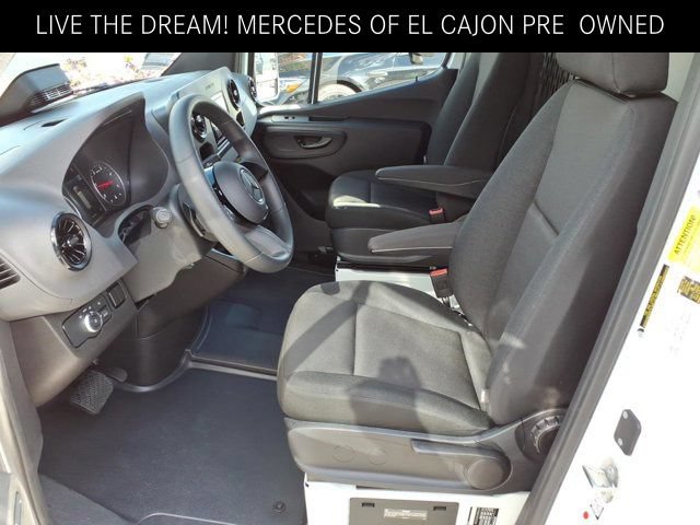 Used 2025 Mercedes-Benz Sprinter 2500 image 14