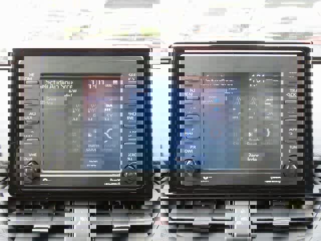 Used 2022 Toyota RAV4 LE image 19