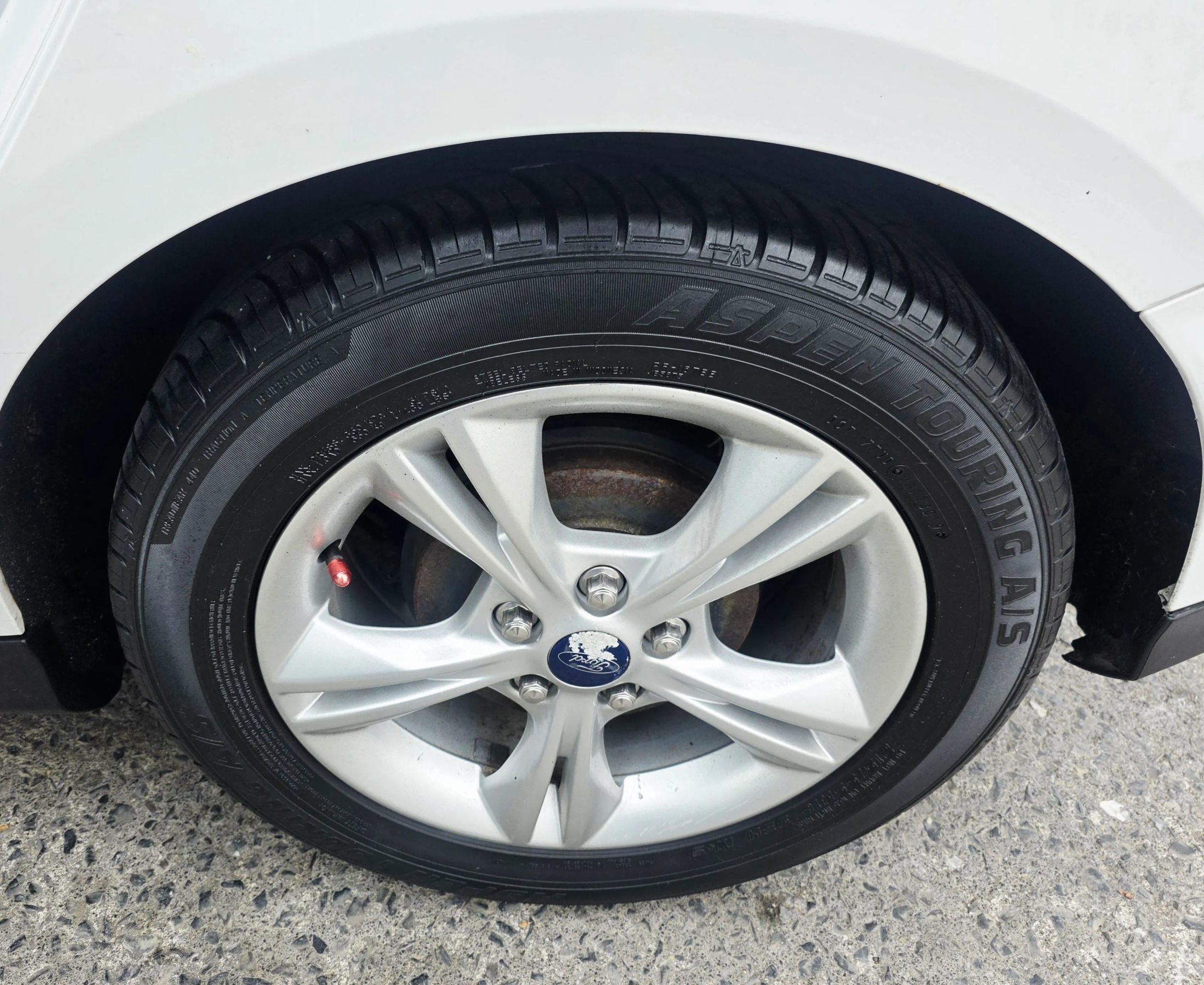 Used 2014 Ford Focus SE FWD image 25