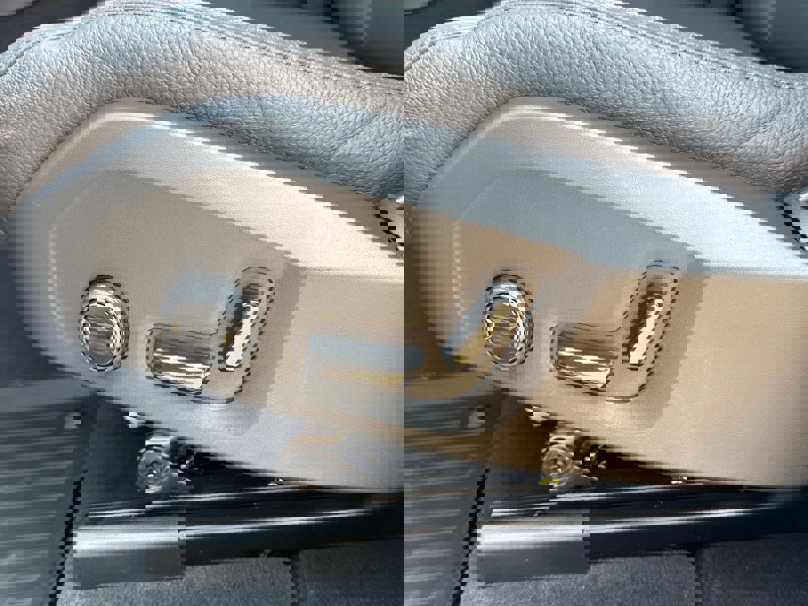 Certified 2025 Volvo XC60 B5 Plus w/ Climate Package image 18