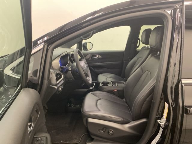 New 2027 Chrysler Pacifica Select FWD image 8