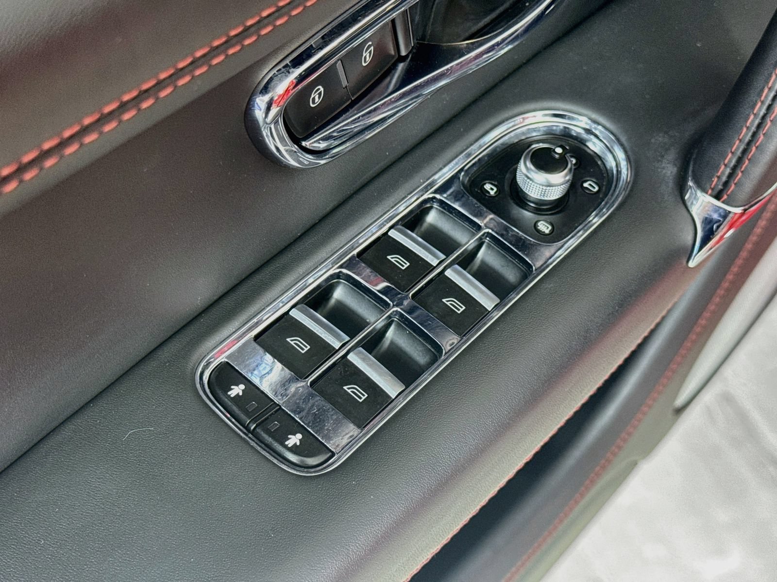 Certified 2019 Bentley Bentayga AWD/4WD image 17