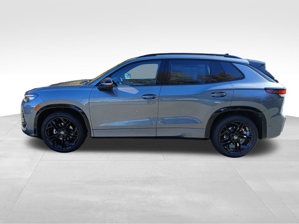 New 2026 Volkswagen Tiguan SE R-Line FWD image 2