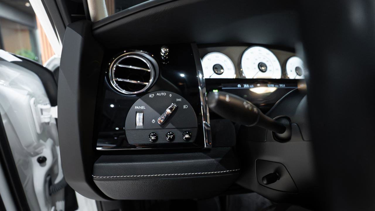 Used 2017 Rolls-Royce Ghost image 18