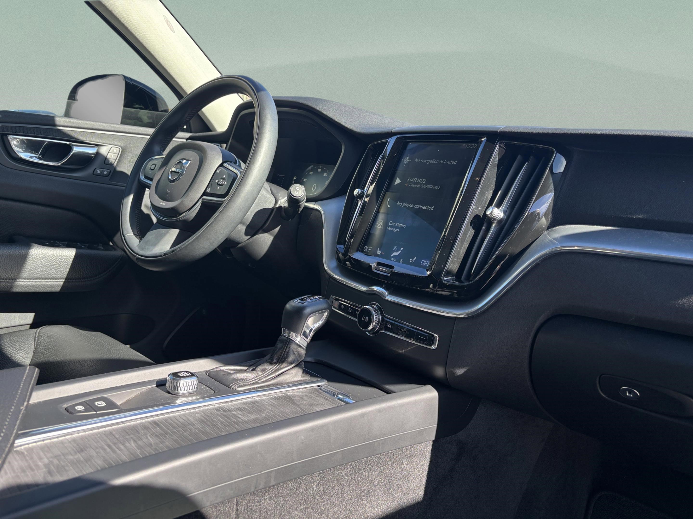 Used 2018 Volvo XC60 T5 Momentum w/ Protection Package Premier image 21