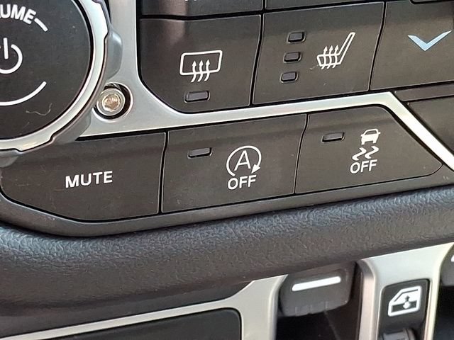 Used 2025 Jeep Wrangler Unlimited Sahara w/ Safety Group AWD/4WD image 21