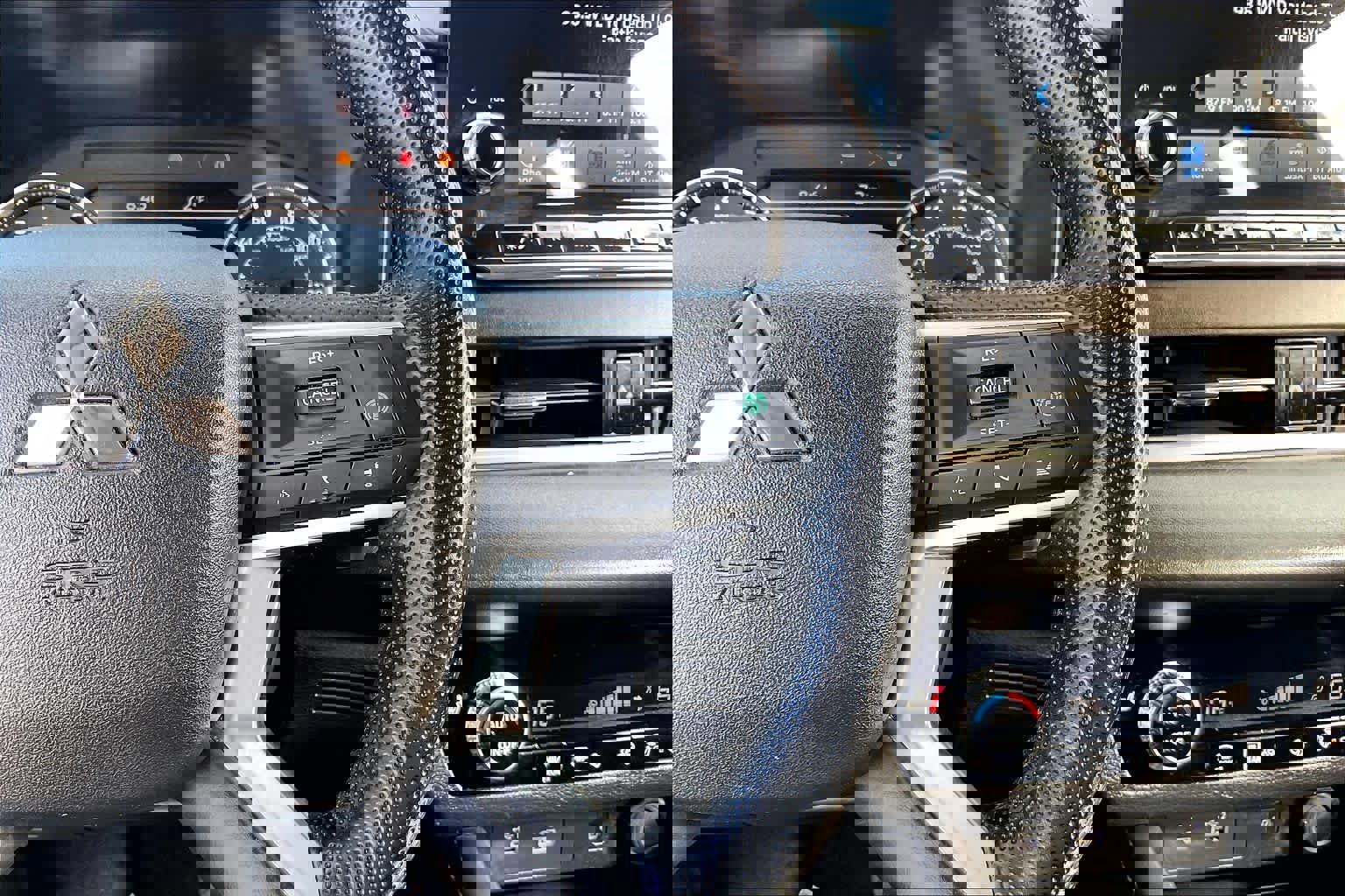 Used 2024 Mitsubishi Outlander SE FWD image 50