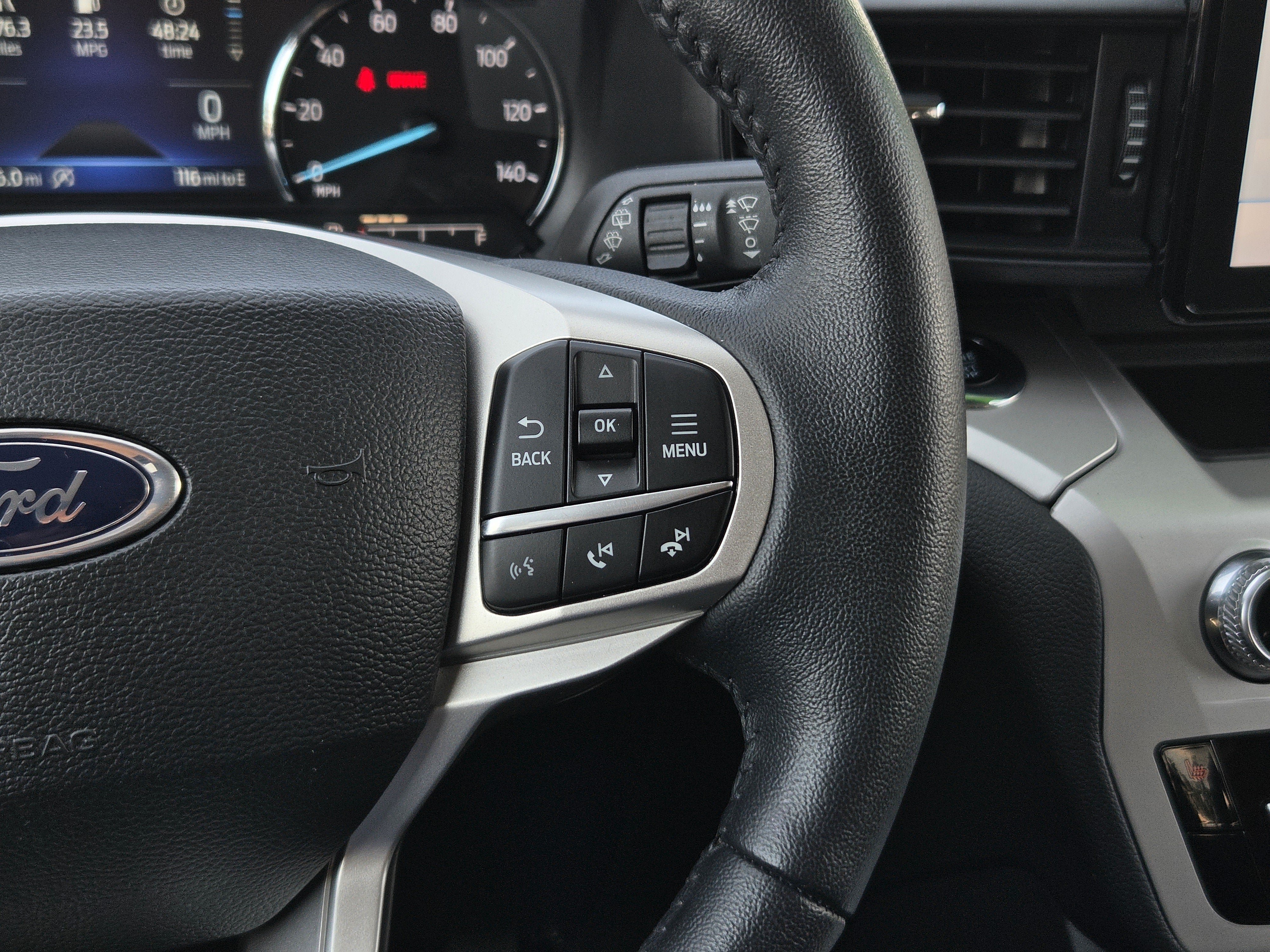 Used 2024 Ford Explorer XLT AWD/4WD image 17