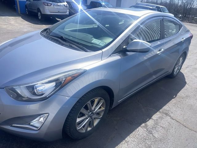 Used 2015 Hyundai Elantra SE w/ Option Group 03 FWD image 4