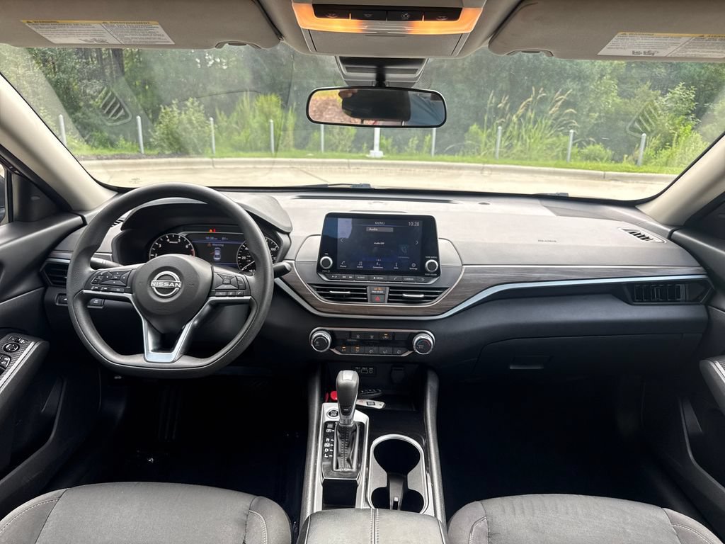 Used 2024 Nissan Altima 2.5 SV FWD image 16