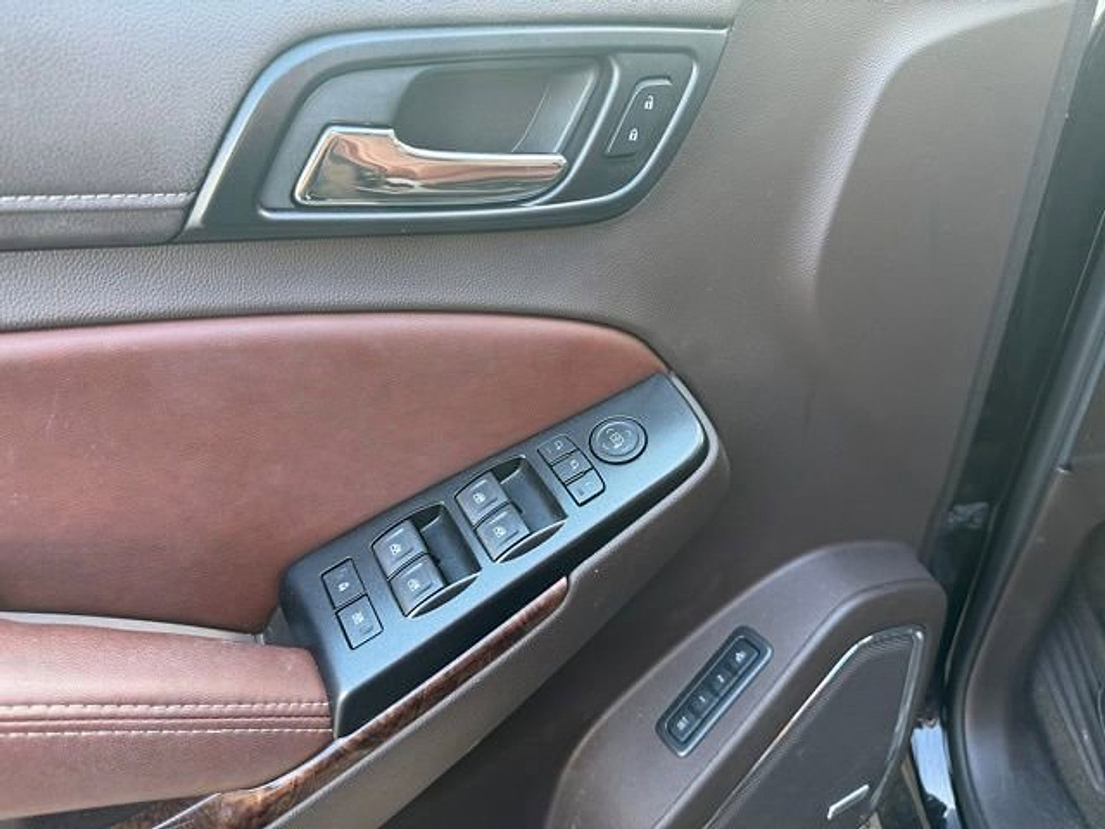 Used 2016 Chevrolet Suburban LTZ AWD/4WD image 12