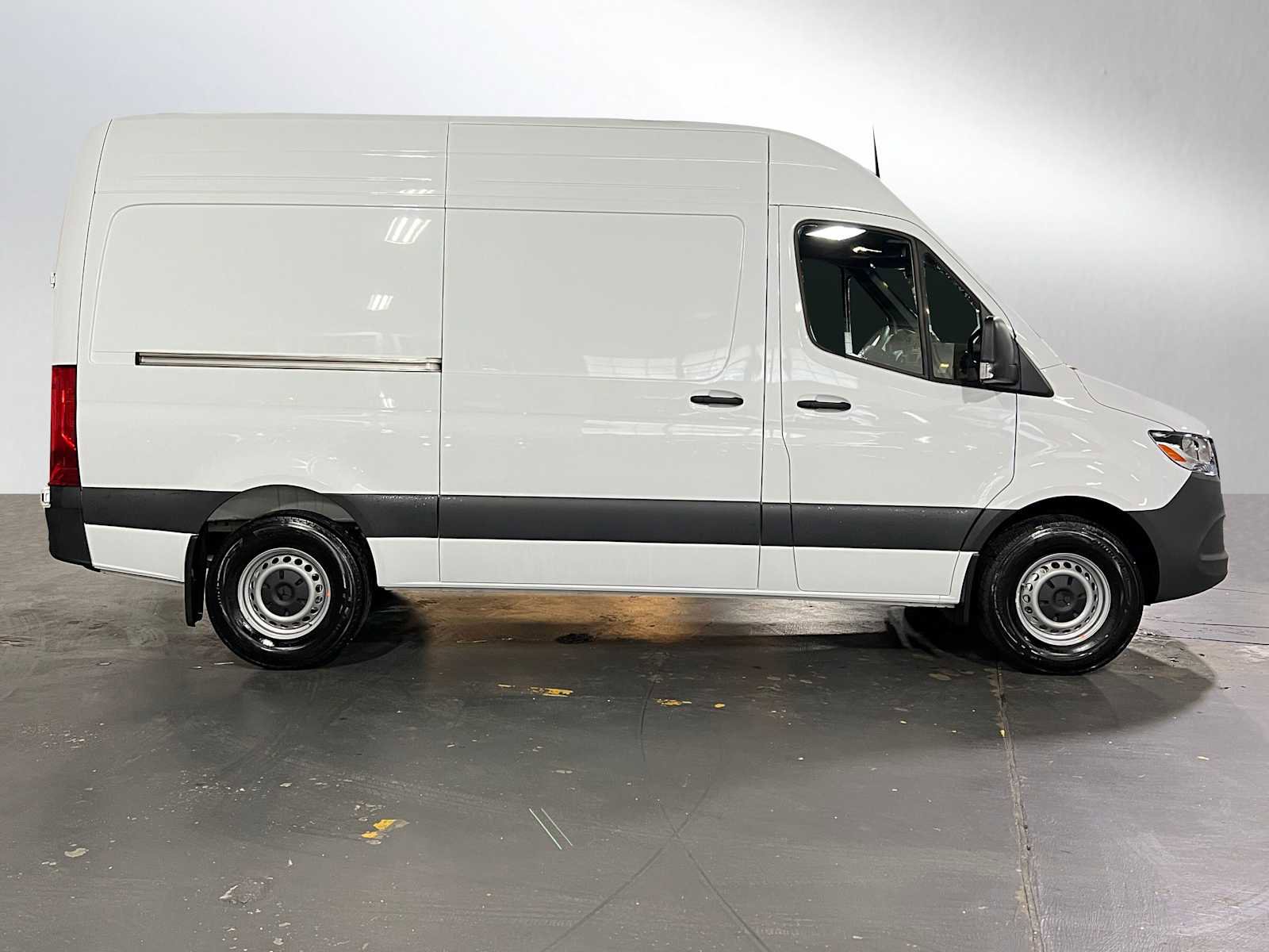 Used 2025 Mercedes-Benz Sprinter 2500 image 2