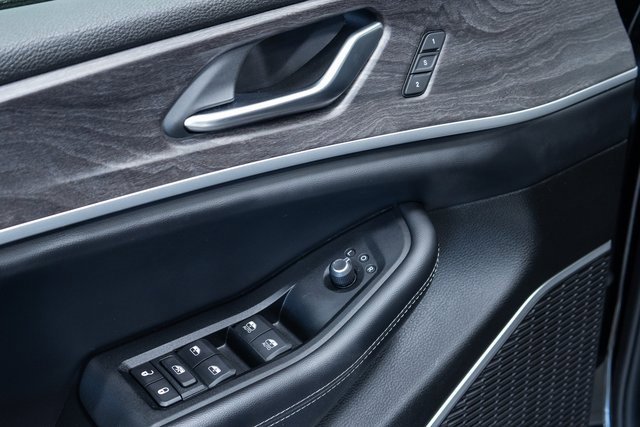 Used 2022 Jeep Grand Cherokee L Limited image 11