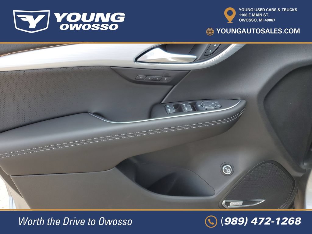 Used 2025 Buick Envision Avenir AWD/4WD image 23