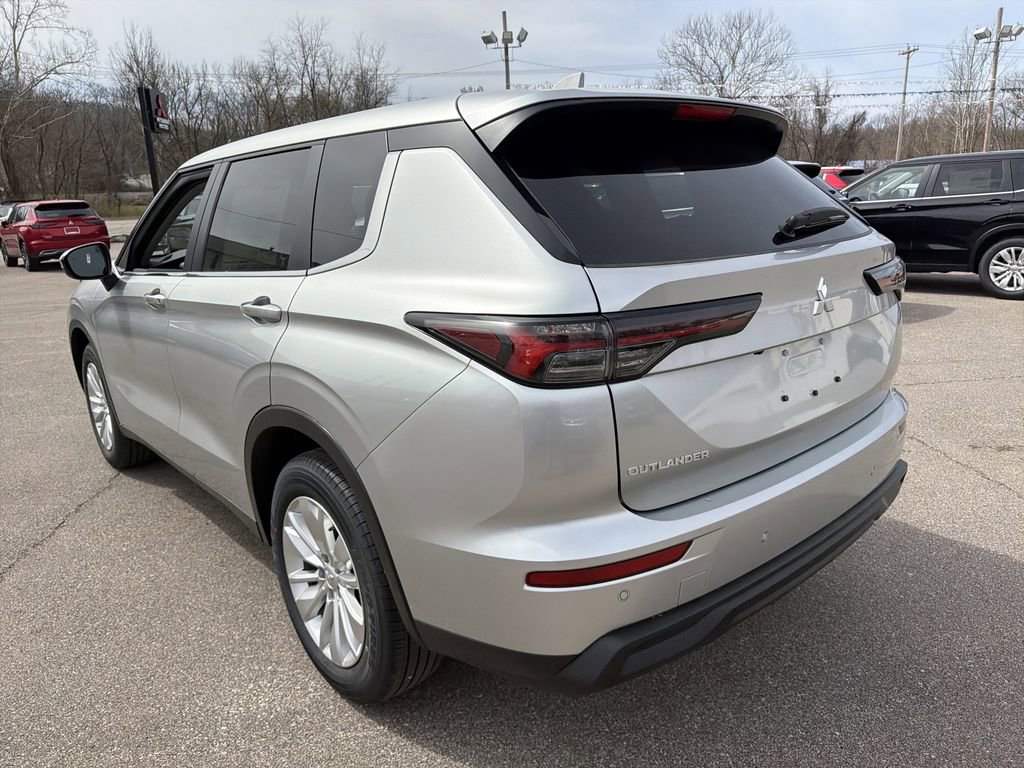 New 2026 Mitsubishi Outlander ES image 6