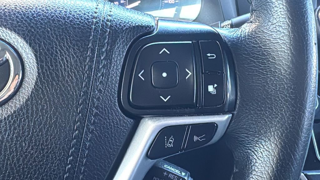Used 2020 Toyota Sienna XLE w/ XLE Navigation Package FWD image 13