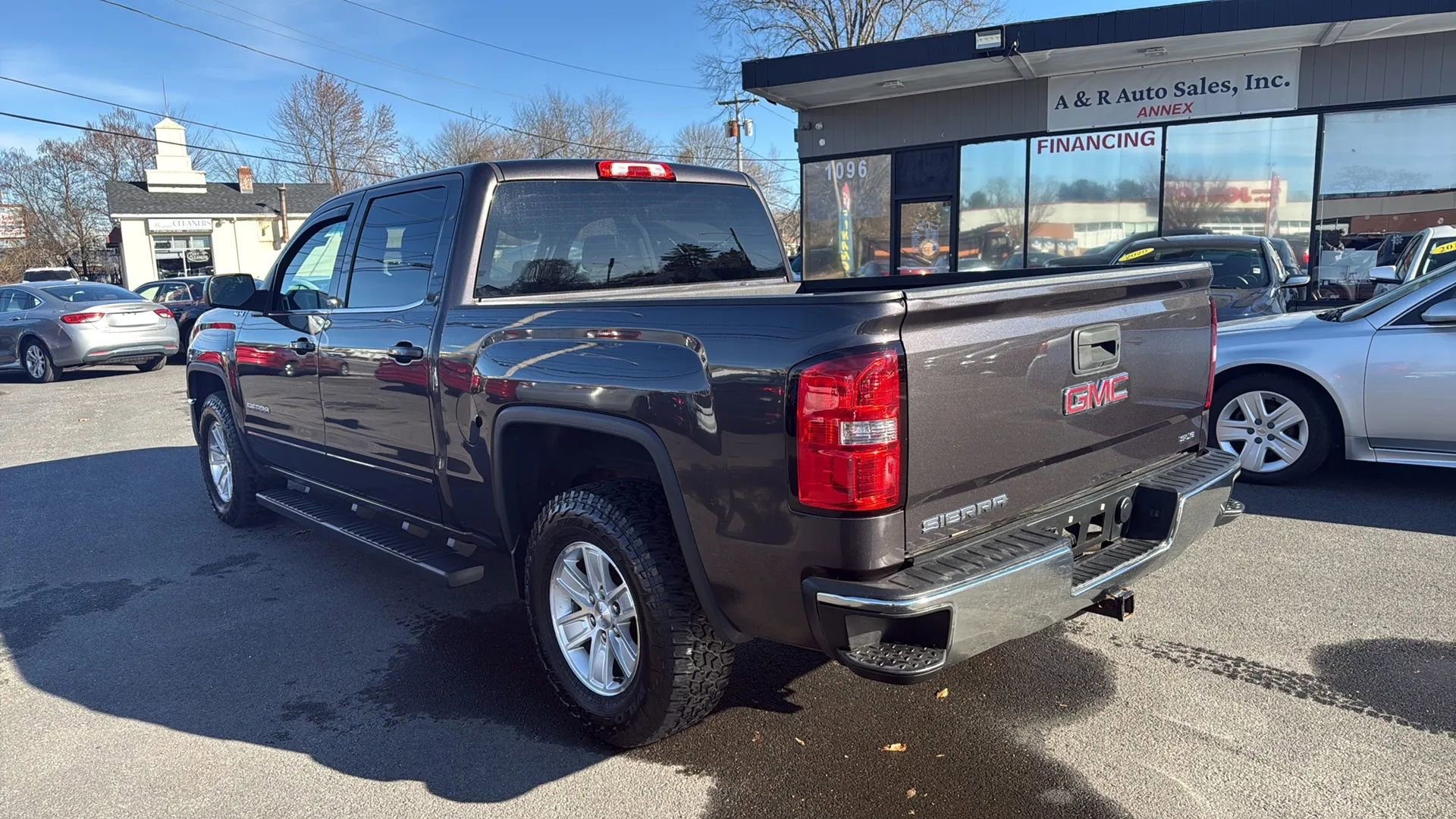 Used 2015 GMC Sierra 1500 SLE w/ SLE Value Package AWD/4WD image 5