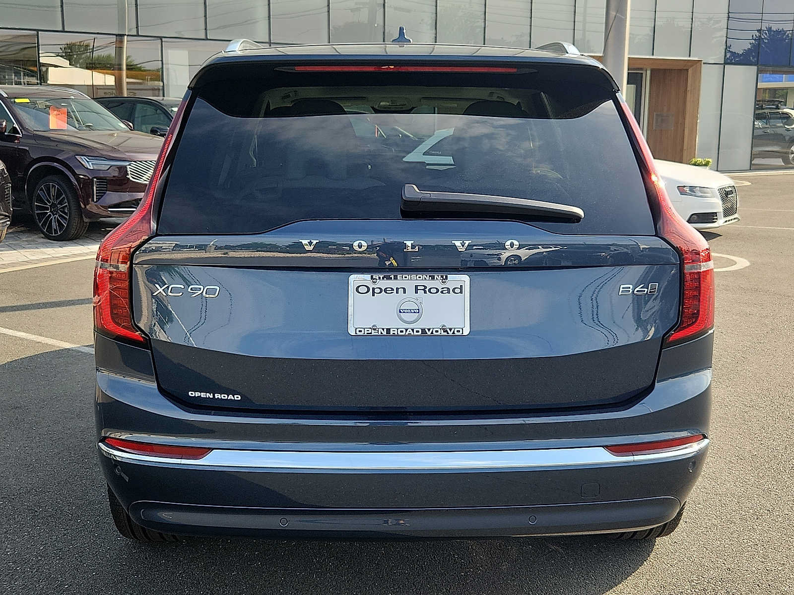Used 2026 Volvo XC90 B6 Ultra w/ Protection Package AWD/4WD image 5