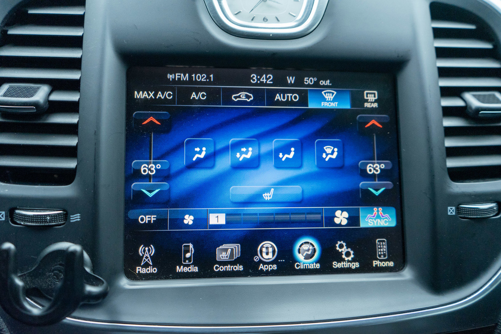 Used 2016 Chrysler 300 Limited image 17