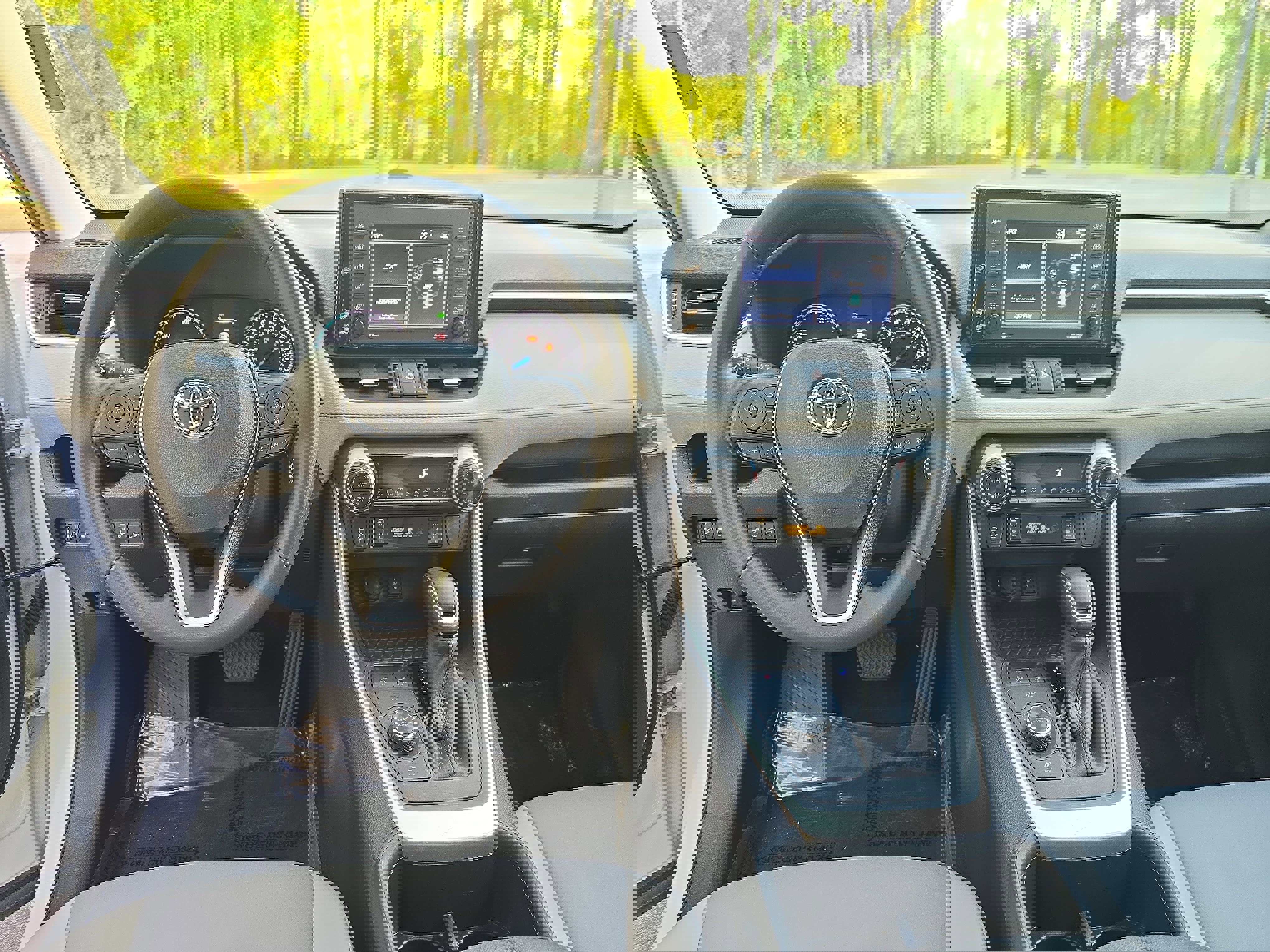 Used 2022 Toyota RAV4 XLE Premium image 18