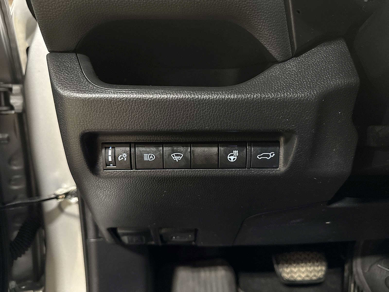 Used 2020 Toyota RAV4 XLE w/ Convenience Package AWD/4WD image 30