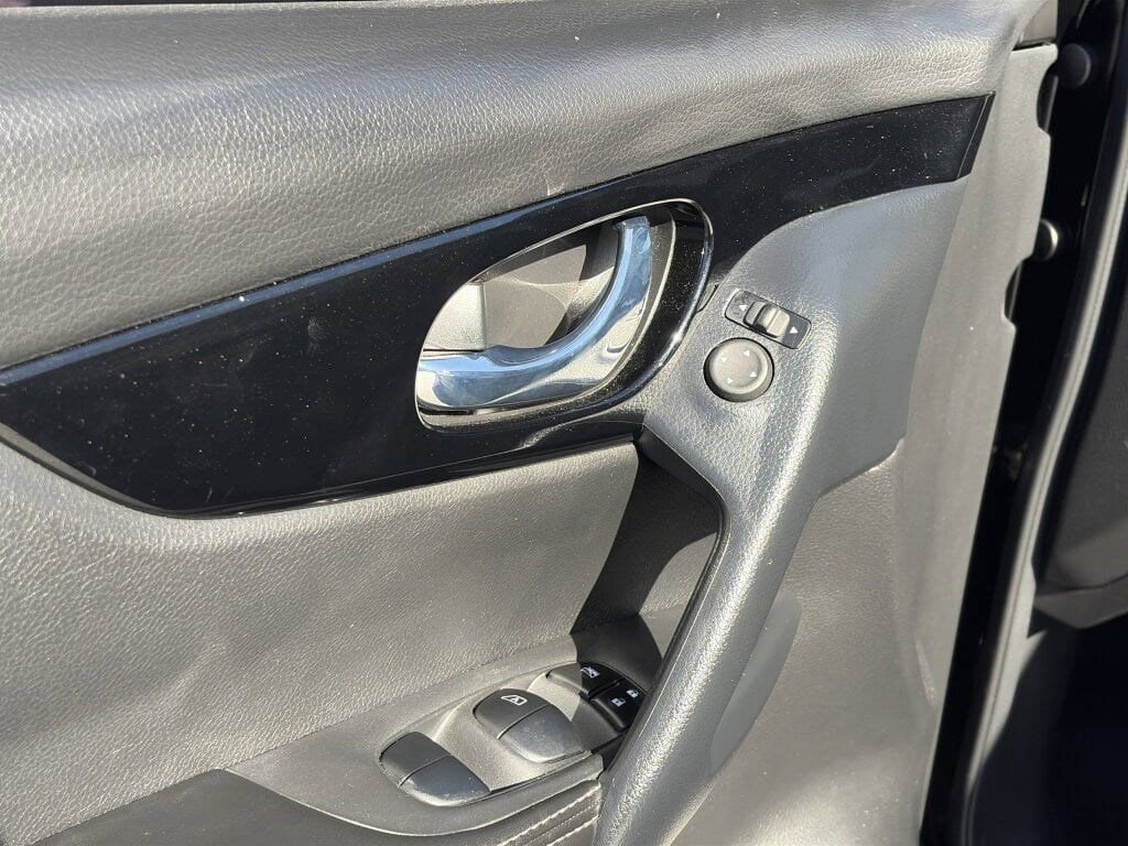 Used 2022 Nissan Rogue Sport SL image 27