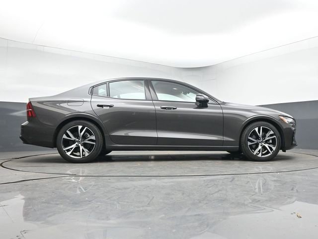 Used 2025 Volvo S60 B5 Plus image 39