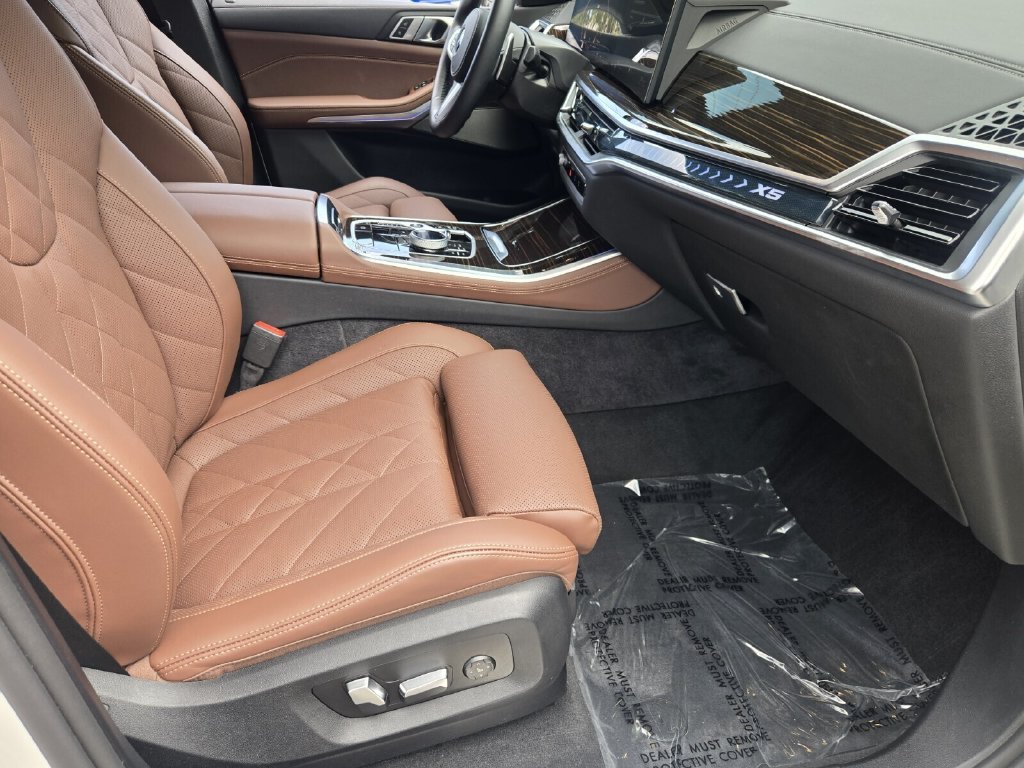 Used 2026 BMW X5 sDrive40i w/ Executive Package RWD image 16