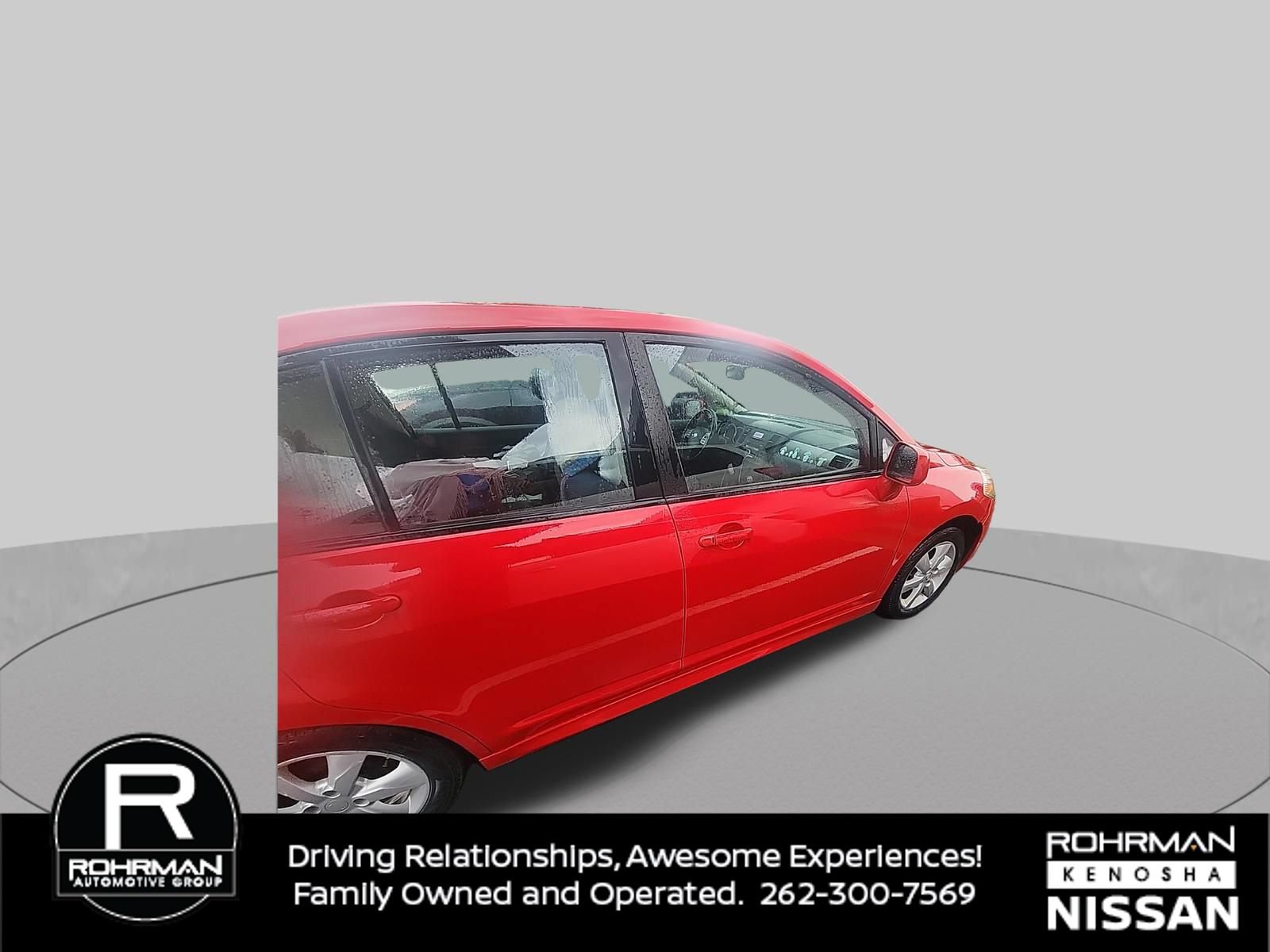 Used 2010 Nissan Versa Hatchback w/ Premium Pkg FWD image 6