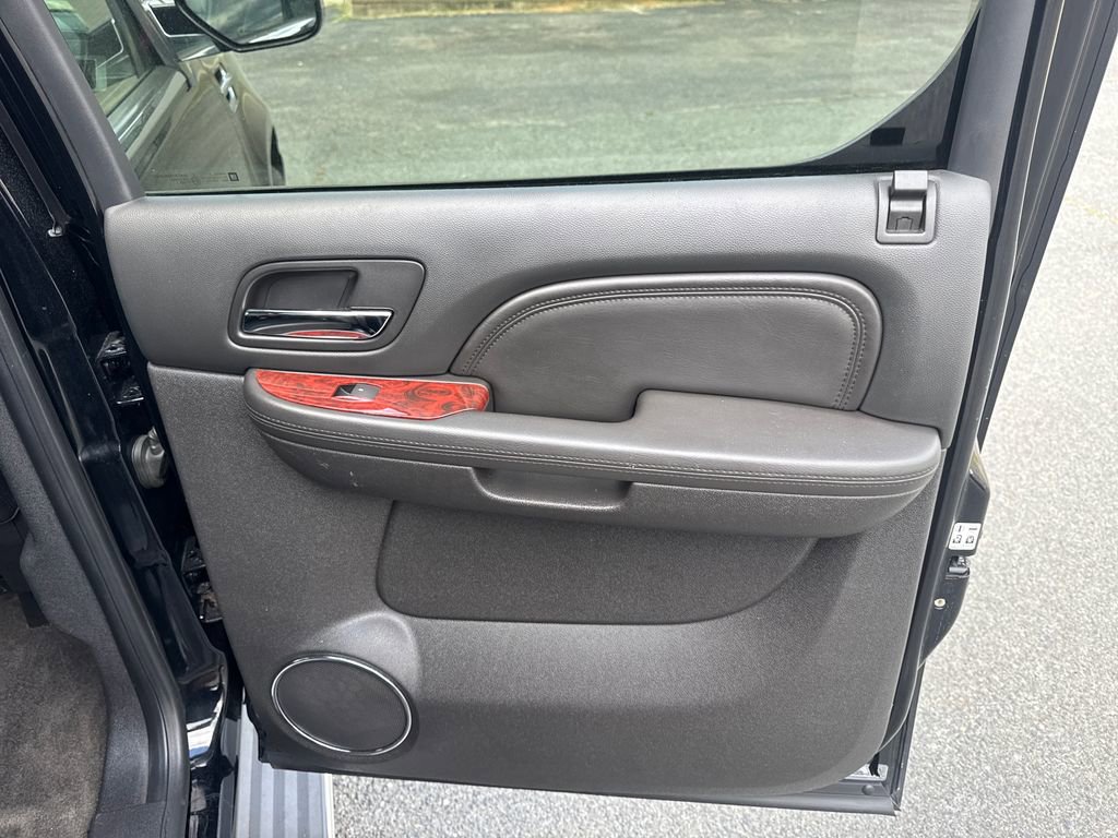 Used 2011 Cadillac Escalade EXT Luxury AWD/4WD image 45