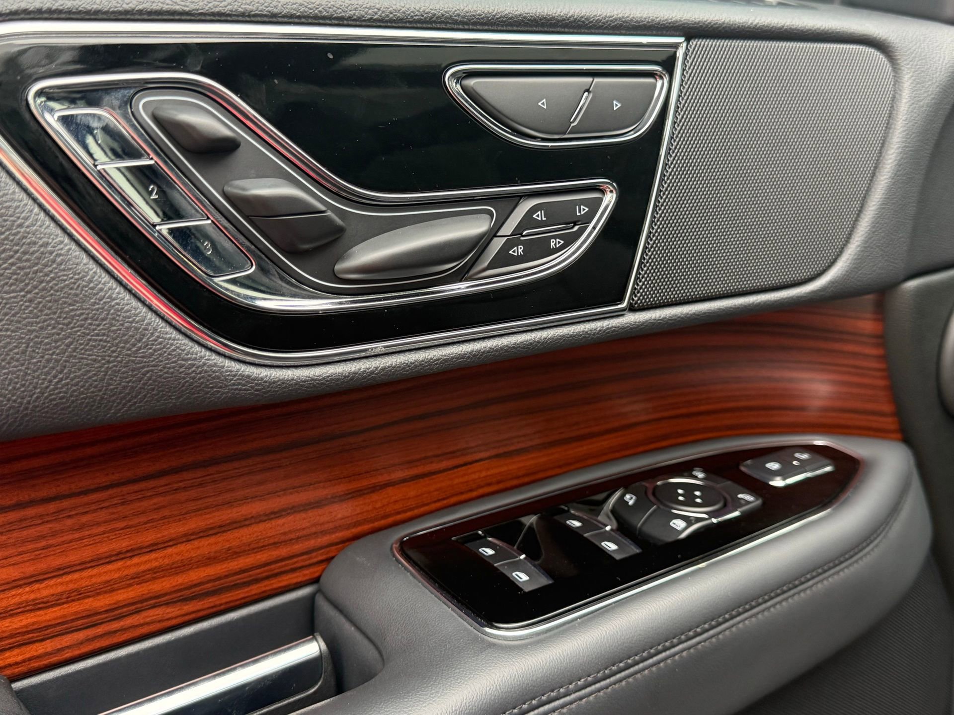 Used 2024 Lincoln Navigator Reserve image 37