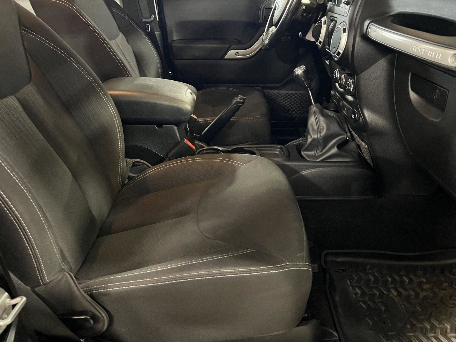 Used 2014 Jeep Wrangler Rubicon w/ Power Convenience Group image 8