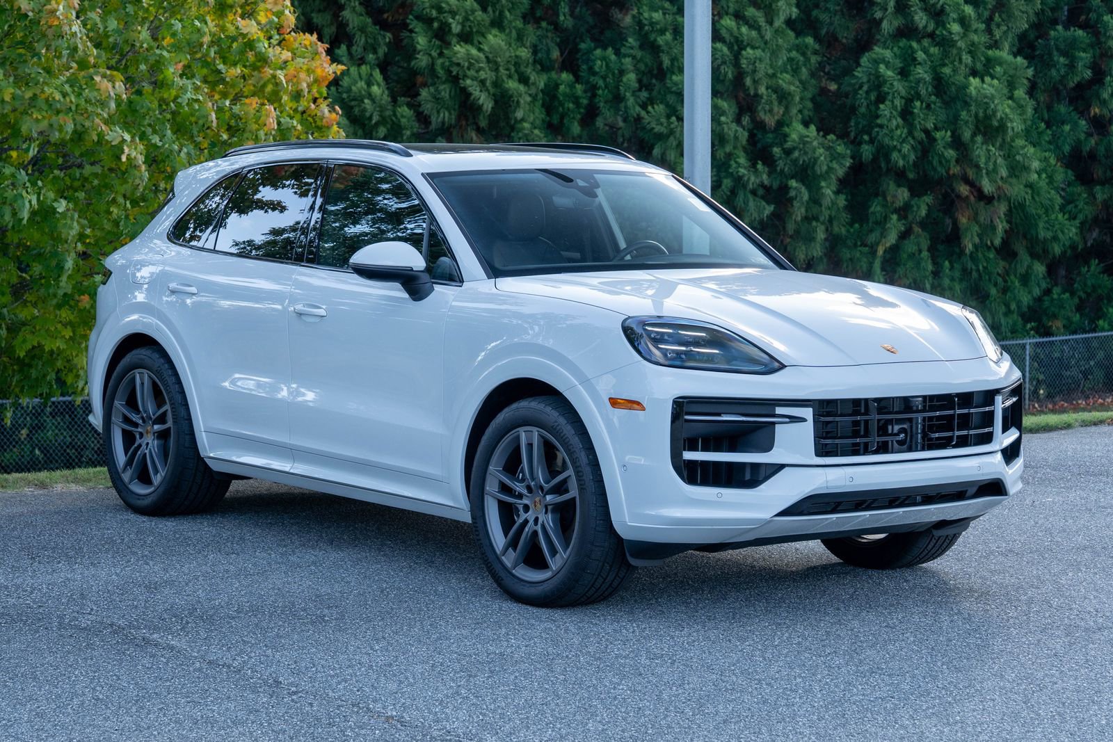Certified 2025 Porsche Cayenne image 9