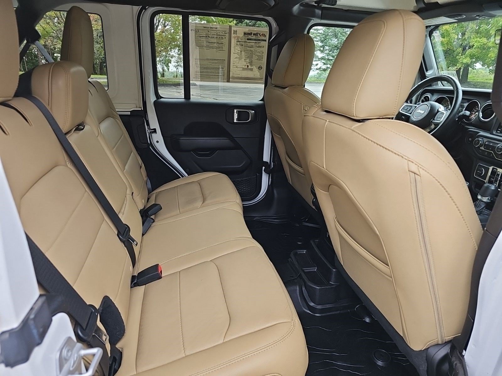 Used 2019 Jeep Wrangler Unlimited Sahara AWD/4WD image 15
